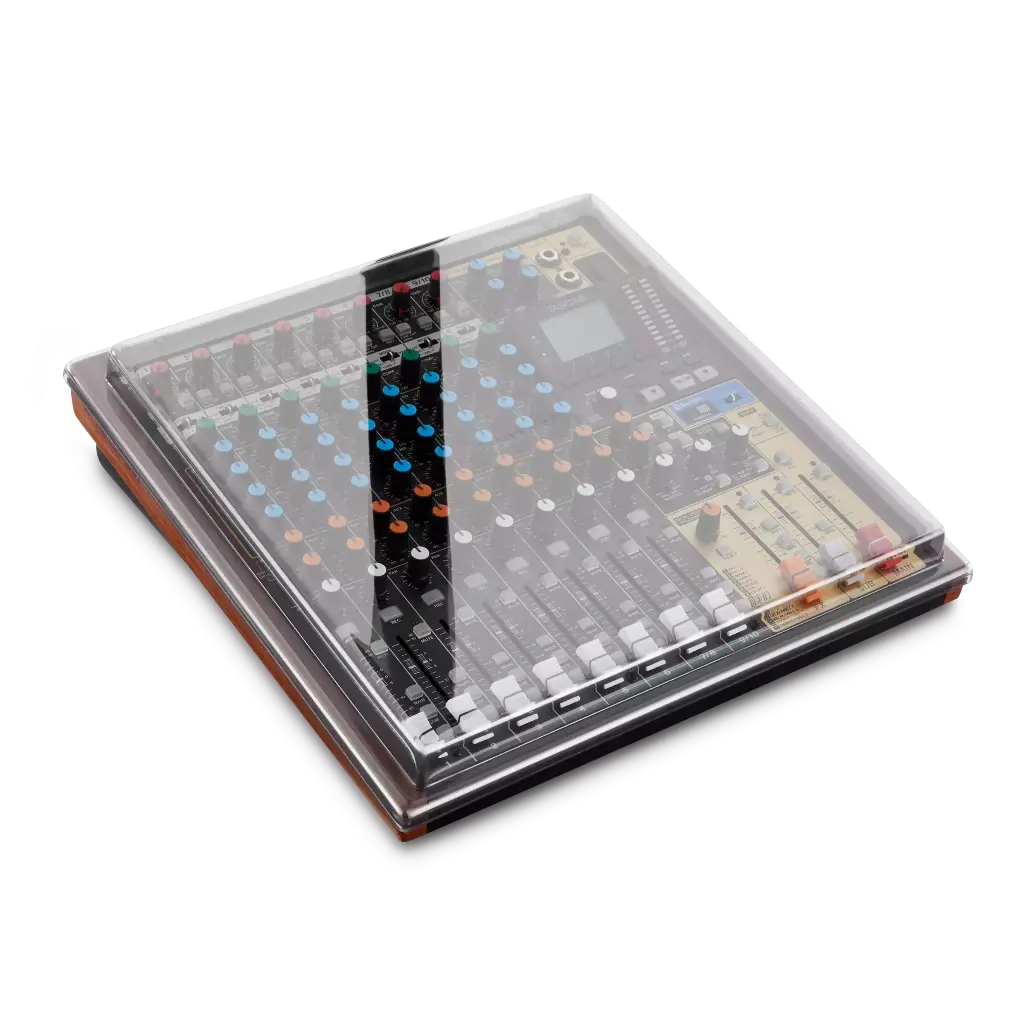 DS-PC-MODEL12_3QTR.webp