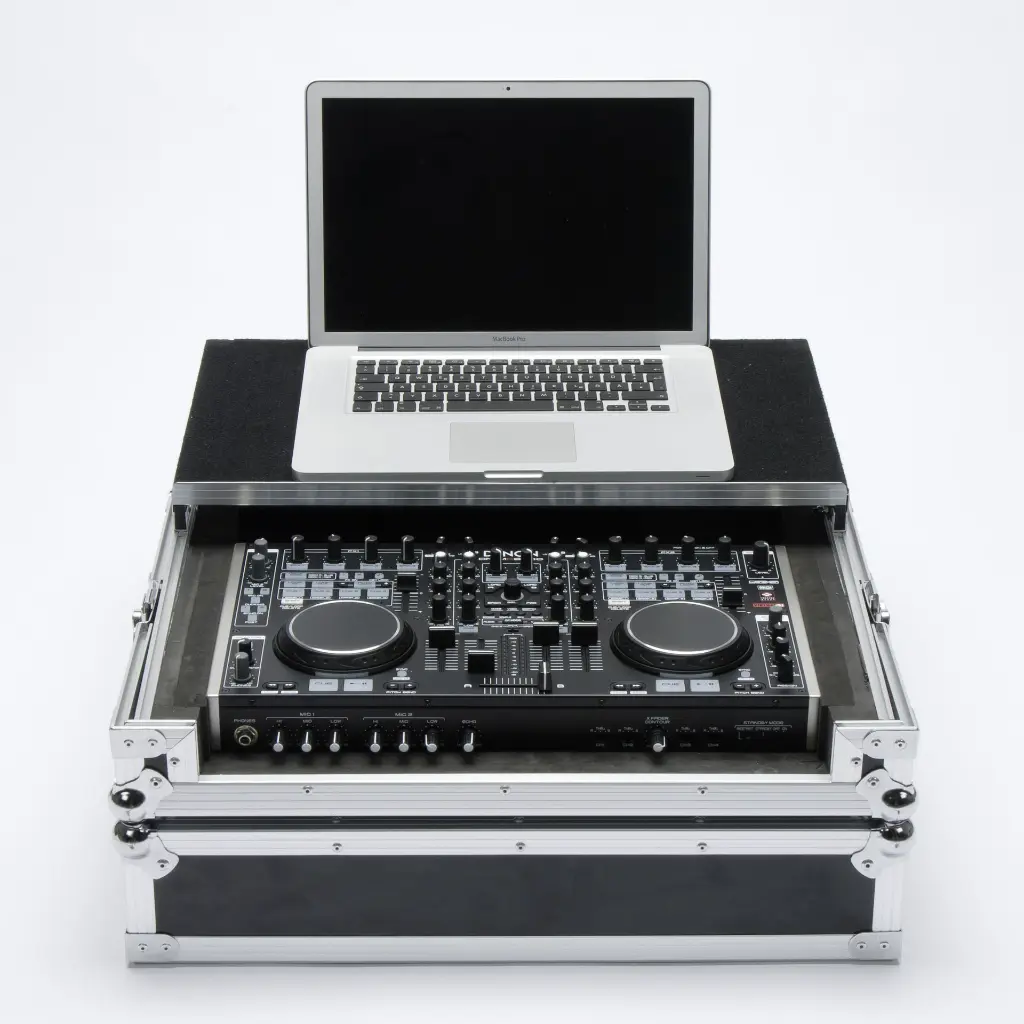 DJ-Controller Workstation MC-6000 - fronatl3.webp